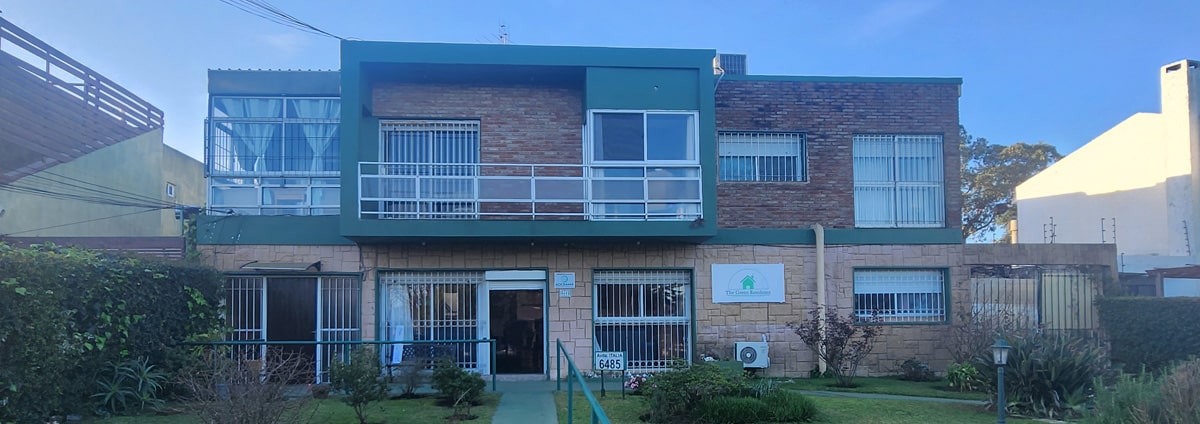 The Green Residence, Recidencial en Carrasco Vista frontal de la casa Residencial, The Green Residence