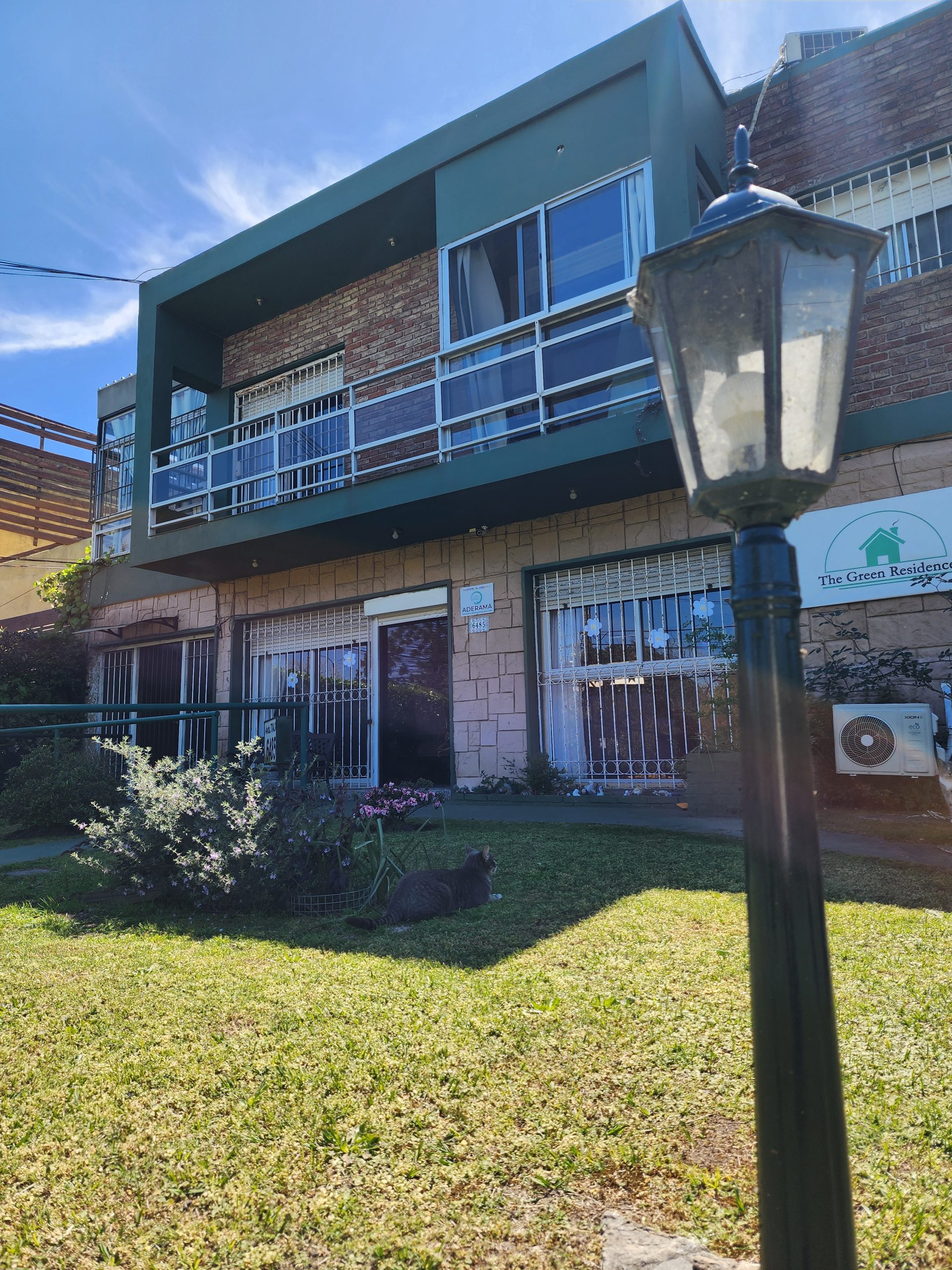 Frente del residencial, cartelería Frente del residencial para adultos mayores