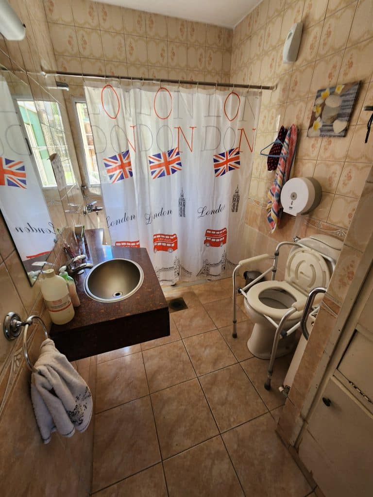 Residencial 6 Baño grande planta baja, compartido