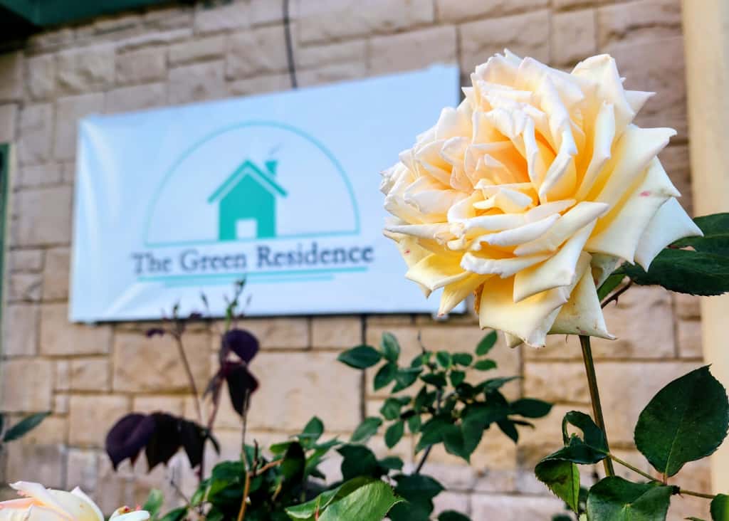 Primavera en el Residencial 1 Cartel fachada Residencial Primavera